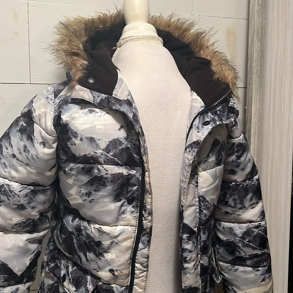 The children’s place winter boys coat w mountains and fake fur